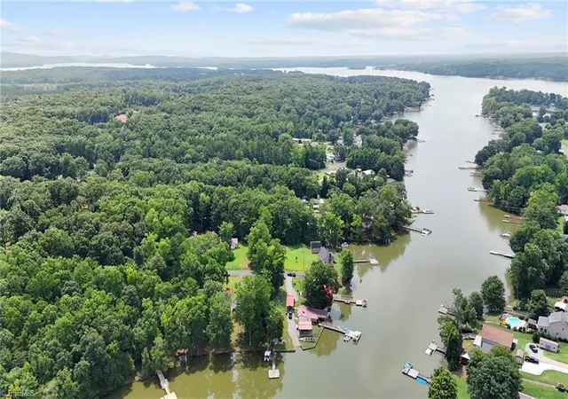 4th image of 326 Coleman Dr, Lexington, NC 27292 | MLS# 1229223