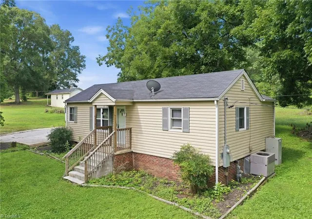 Photo 3 of Single family home for sale at 2138 Nc Hwy 62, Burlington, NC 27217 | MLS# 1230843 | Listing updated on 2026-09-11