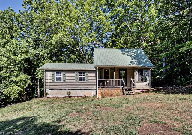 Homes for sale in Seagrove, NC | 6620 Clyde King Rd, Seagrove, NC 27341 | MLS# 1222693