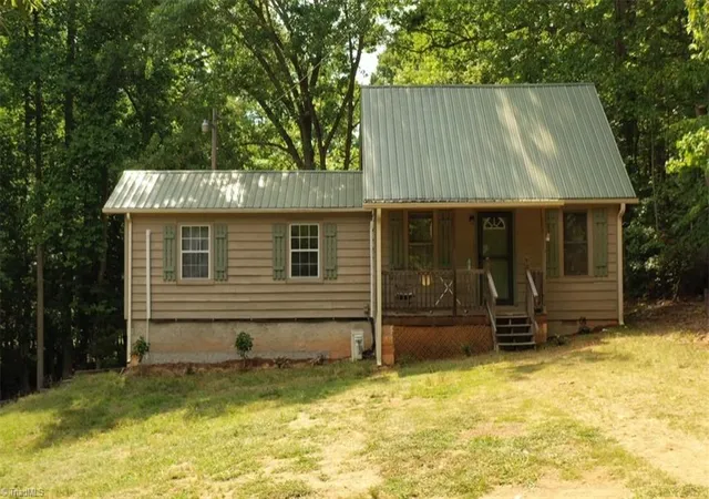 Homes for sale in Seagrove, NC | 6620 Clyde King Rd, Seagrove, NC 27341 | MLS# 1222693
