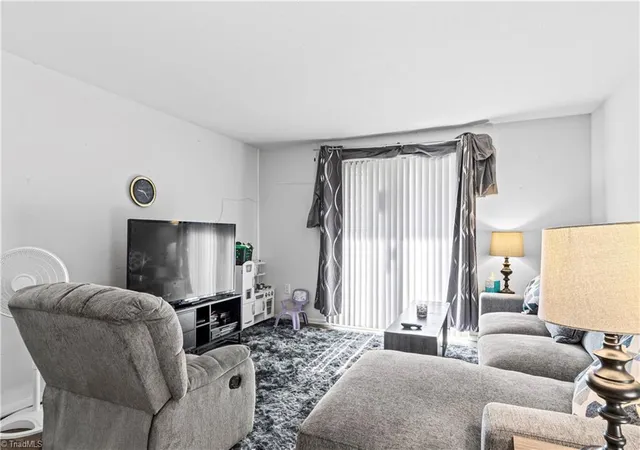 3rd image of 2260 Sunderland Rd #74W, Winston Salem, NC 27103 | MLS# 1227710