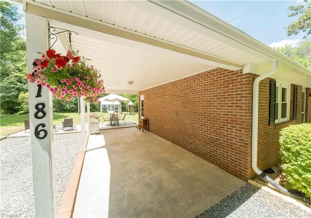Homes for sale in Pfafftown, NC | 2186 Vienna Dozier Rd, Pfafftown, NC 27040 | MLS# 1222639