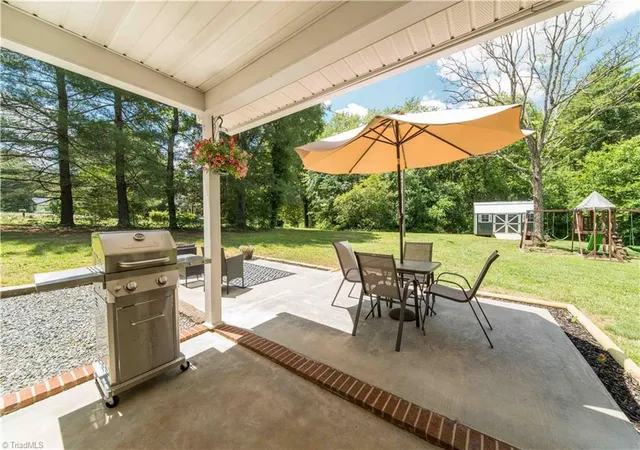 Homes for sale in Pfafftown, NC | 2186 Vienna Dozier Rd, Pfafftown, NC 27040 | MLS# 1222639