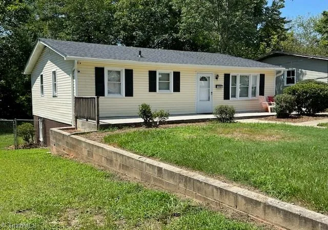 Photo 1 of Single family home for sale at 558 Kinard Dr, Winston Salem, NC 27101 | MLS# 1233151 | Listing updated on 2026-08-24