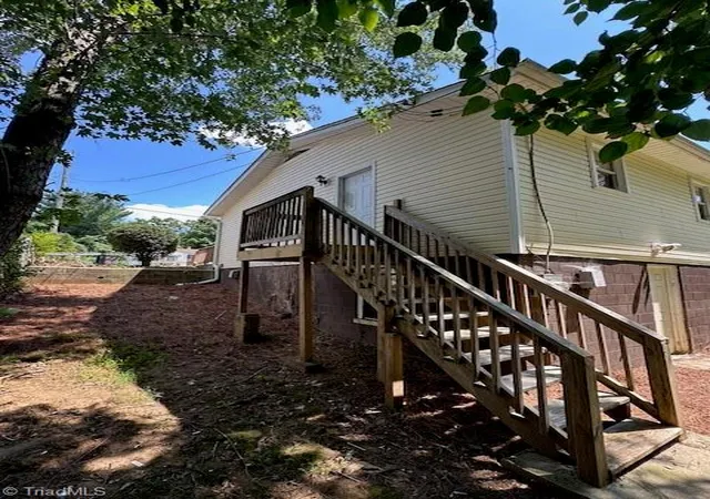 Photo 3 of Single family home for sale at 558 Kinard Dr, Winston Salem, NC 27101 | MLS# 1233151 | Listing updated on 2026-08-24