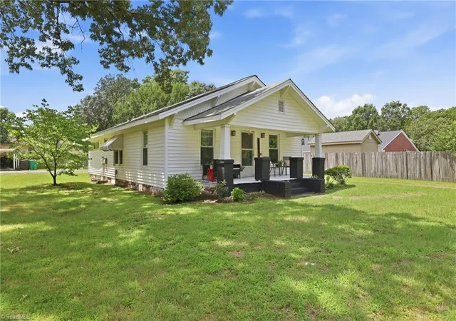1st image of 106 Crestwood Cir, High Point, NC 27260 | MLS# 1230553