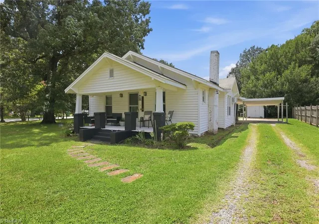 2nd image of 106 Crestwood Cir, High Point, NC 27260 | MLS# 1230553