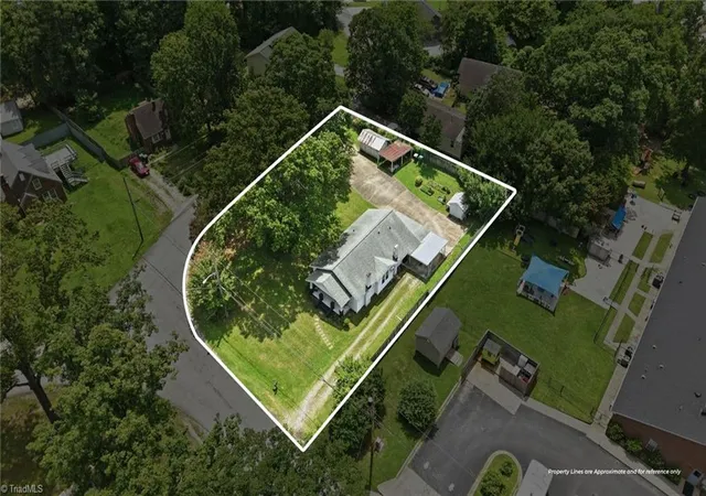 Photo 3 of Single family home for sale at 106 Crestwood Cir, High Point, NC 27260 | MLS# 1230553 | Listing updated on 2026-09-24