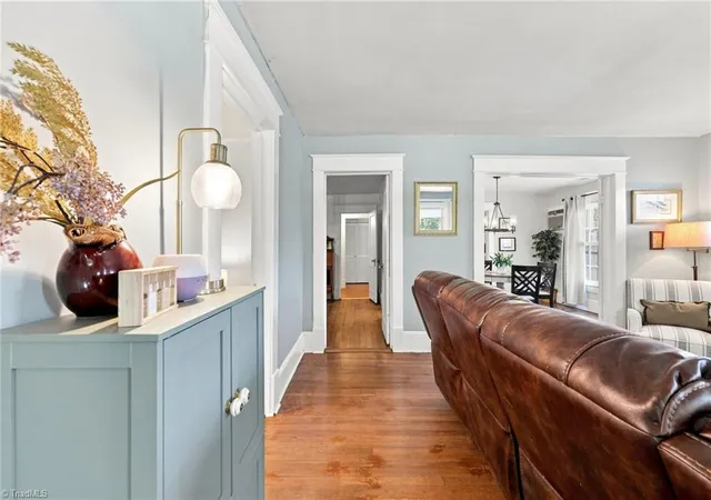 Photo 4 of Single family home for sale at 106 Crestwood Cir, High Point, NC 27260 | MLS# 1230553 | Listing updated on 2026-09-24