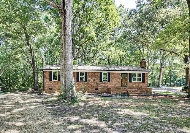 Homes for sale in Seagrove, NC | 374 Yow Dr, Seagrove, NC 27341 | MLS# 1224377
