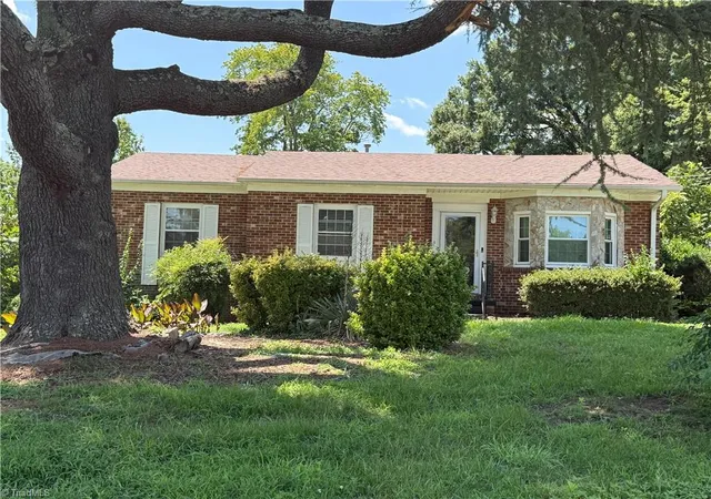 Photo 1 of Sale Pending at 2201 Woodberry Dr, Greensboro, NC 27403 | MLS# 1229937 | Listing updated on 2026-08-10