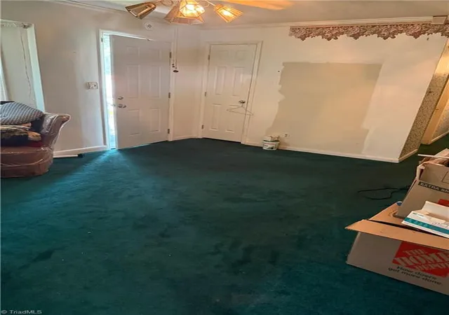 Photo 4 of Sale Pending at 2201 Woodberry Dr, Greensboro, NC 27403 | MLS# 1229937 | Listing updated on 2026-08-10