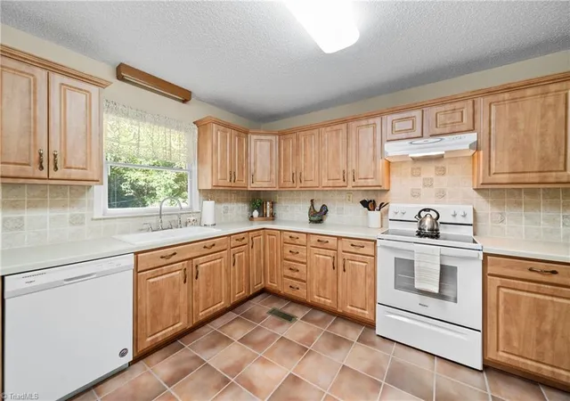 Photo 3 of Single family home for sale at 5737 Polaris Ct, Pfafftown, NC 27040 | MLS# 1233518 | Listing updated on 2026-09-14