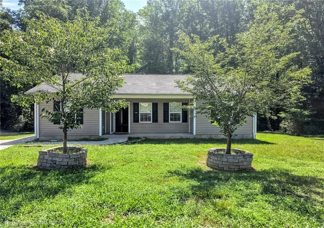 Photo 2 of Single family home for sale at 111 Dundee Ct, Maiden, NC 28650 | MLS# 1228110 | Listing updated on 2026-09-01