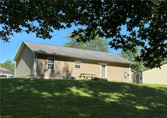 Photo 3 of Single family home for sale at 111 Dundee Ct, Maiden, NC 28650 | MLS# 1228110 | Listing updated on 2026-09-01
