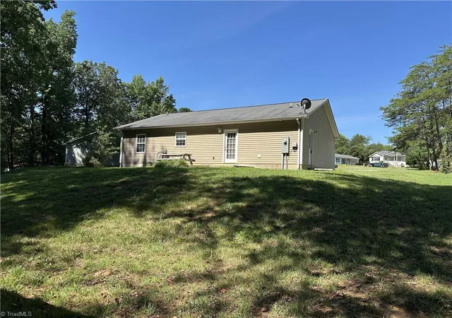 Photo 3 of Single family home for sale at 111 Dundee Ct, Maiden, NC 28650 | MLS# 1228110 | Listing updated on 2026-09-01