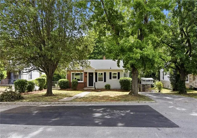 Homes for sale in Winston Salem, NC | 3113 Luther St, Winston Salem, NC 27127 | MLS# 1225209