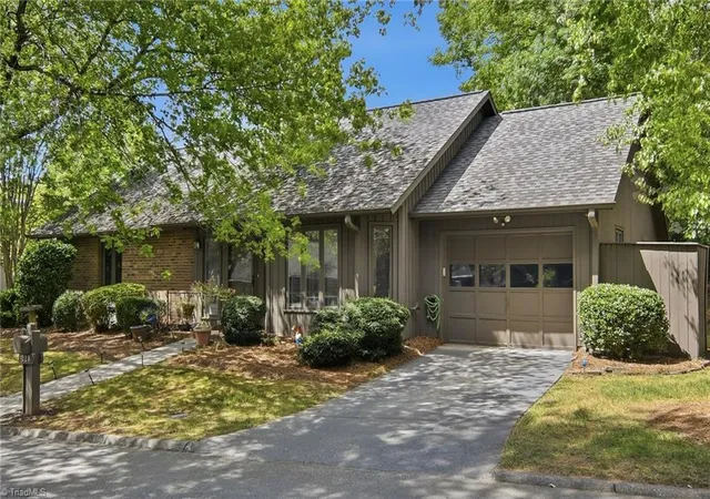 Photo 3 of Single family home for sale at 228 Barrington Pl, Winston Salem, NC 27104 | MLS# 1228098 | Listing updated on 2026-09-13