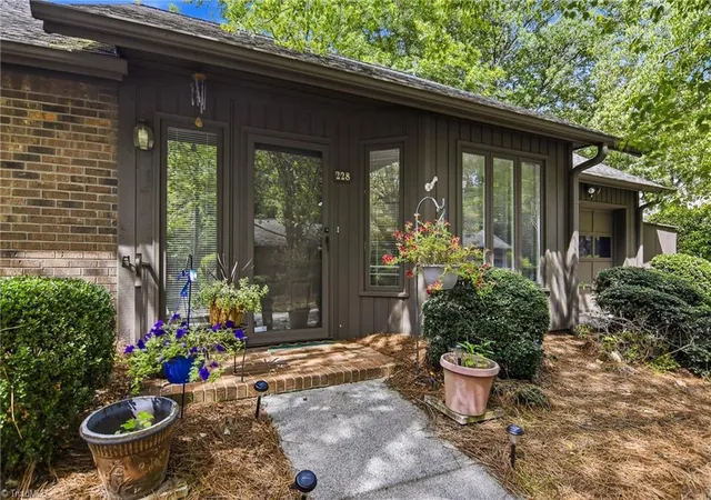 Photo 4 of Single family home for sale at 228 Barrington Pl, Winston Salem, NC 27104 | MLS# 1228098 | Listing updated on 2026-09-13