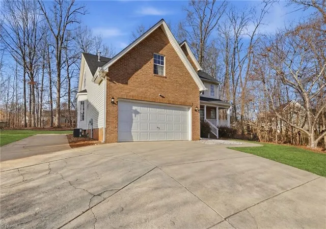 Photo 2 of Sale Pending at 4336 Clovelly Dr, Greensboro, NC 27406 | MLS# 1211891 | Listing updated on 2026-09-19