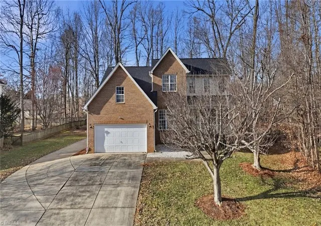 Photo 3 of Sale Pending at 4336 Clovelly Dr, Greensboro, NC 27406 | MLS# 1211891 | Listing updated on 2026-09-19