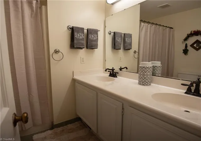 4th image of 1218 Foxfire Dr, Greensboro, NC 27410 | MLS# 1231022