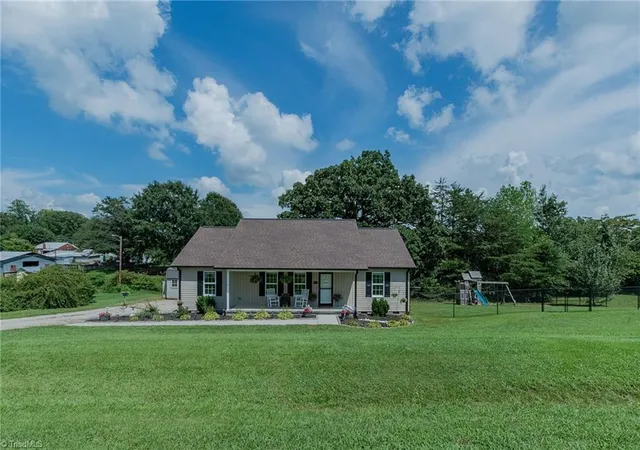 Photo 3 of Sale Pending at 185 Broadway Rd, Lexington, NC 27295 | MLS# 1230180 | Listing updated on 2026-09-15