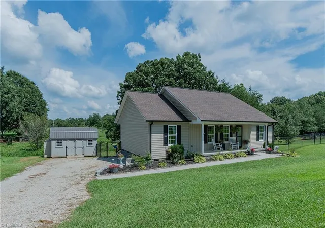 Photo 4 of Sale Pending at 185 Broadway Rd, Lexington, NC 27295 | MLS# 1230180 | Listing updated on 2026-09-15