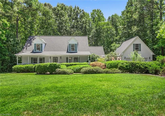 Photo 3 of Single family home for sale at 3005 Bramblewood Dr, Mebane, NC 27302 | MLS# 1233868 | Listing updated on 2026-09-14