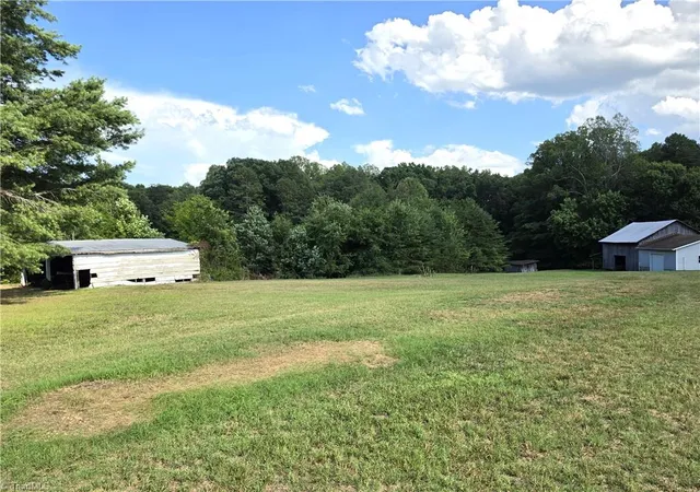 4th image of 6091 Eaton Rd, Walnut Cove, NC 27052 | MLS# 1227636