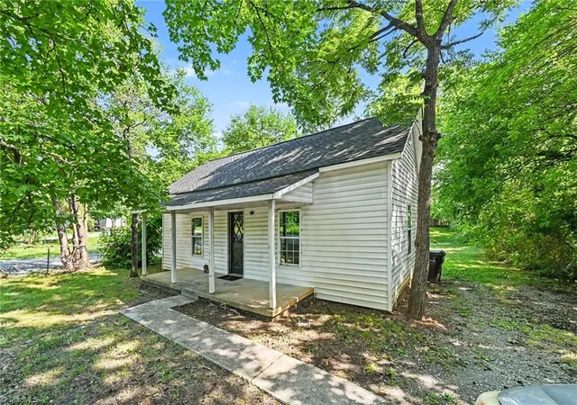 Photo 3 of Single family home for sale at 1119 N Park Ave, Burlington, NC 27217 | MLS# 1228255 | Listing updated on 2026-07-19