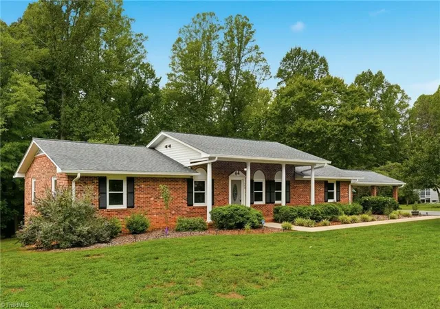 Photo 3 of Sale Pending at 140 Clifton Dr, Reidsville, NC 27320 | MLS# 1229617 | Listing updated on 2026-09-17