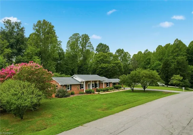 Photo 4 of Sale Pending at 140 Clifton Dr, Reidsville, NC 27320 | MLS# 1229617 | Listing updated on 2026-09-17