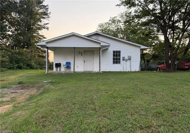 Photo 2 of Single family home for sale at 302 Goforth Dr, Thomasville, NC 27360 | MLS# 1231640 | Listing updated on 2026-08-20