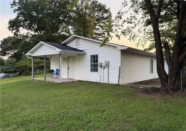 Photo 3 of Single family home for sale at 302 Goforth Dr, Thomasville, NC 27360 | MLS# 1231640 | Listing updated on 2026-08-20