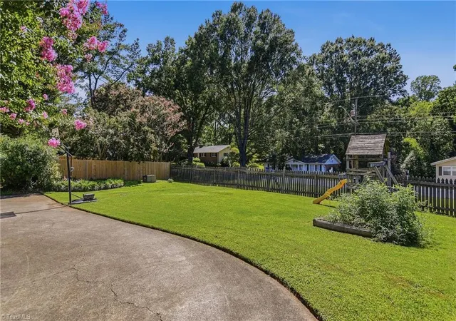 24th image of 520 Barrett Rd, Winston Salem, NC 27104 | MLS# 1229892