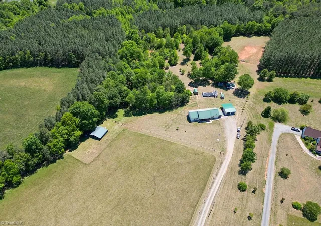 4th image of 135 Blueridge View Ln, Mount Airy, NC 27030 | MLS# 1218322