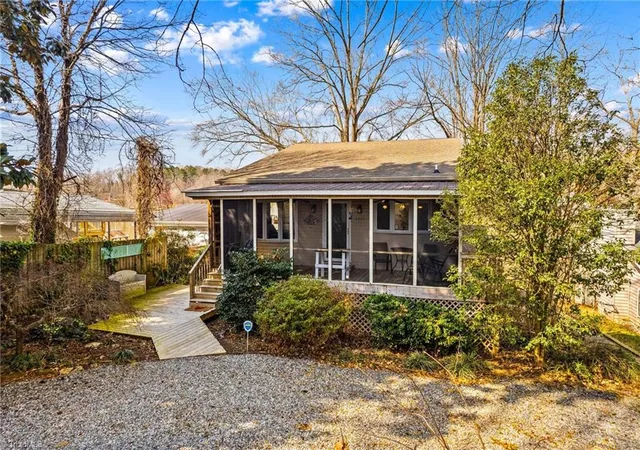 2nd image of 1331 Hickory Point Dr, Lexington, NC 27292 | MLS# 1211838