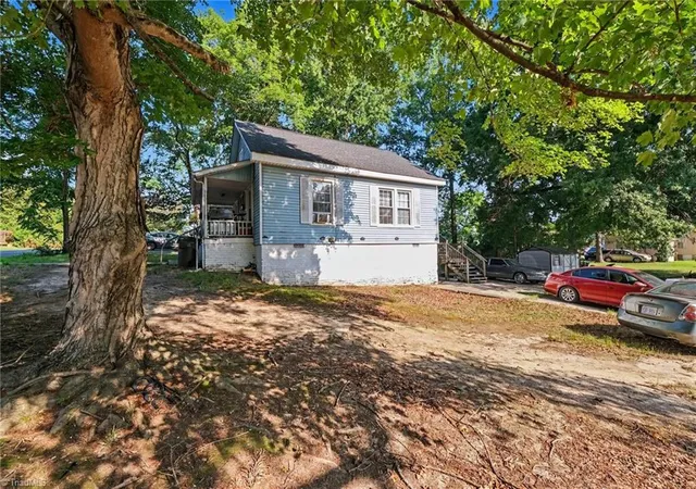 Photo 3 of Single family home for sale at 1005 Ava St, Burlington, NC 27215 | MLS# 1227800 | Listing updated on 2026-09-09