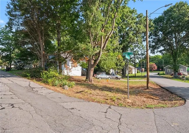 Photo 4 of Single family home for sale at 1005 Ava St, Burlington, NC 27215 | MLS# 1227800 | Listing updated on 2026-09-09