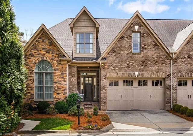 Photo 1 of Single family home for sale at 6 Blakeney Pl, Greensboro, NC 27408 | MLS# 1219424 | Listing updated on 2026-09-03