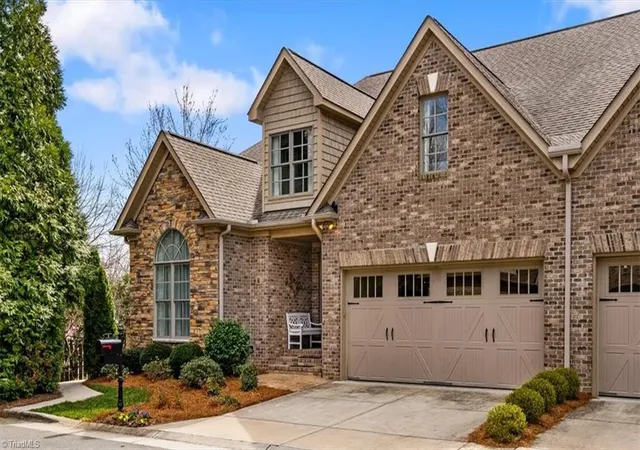Photo 2 of Single family home for sale at 6 Blakeney Pl, Greensboro, NC 27408 | MLS# 1219424 | Listing updated on 2026-09-03