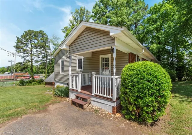 Homes for sale in Pilot Mountain, NC | 213 Old Westfield Rd, Pilot Mountain, NC 27041 | MLS# 1216904