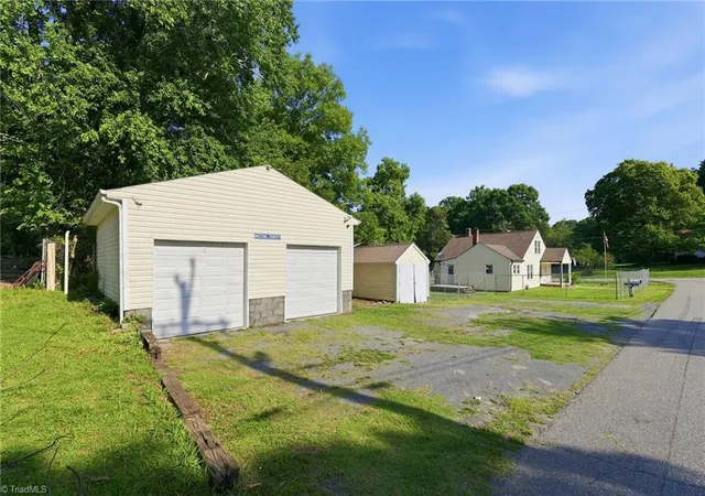 3rd image of 401 Sunset Dr, Randleman, NC 27317 | MLS# 1226643