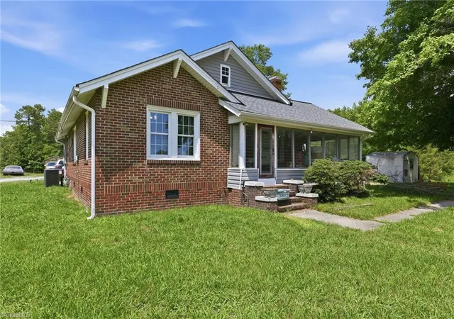 2nd image of 5853 Riverdale Dr, Jamestown, NC 27282 | MLS# 1226710