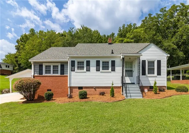 Photo 1 of Single family home for sale at 625 N Elm St, Asheboro, NC 27203 | MLS# 1233703 | Listing updated on 2026-10-06