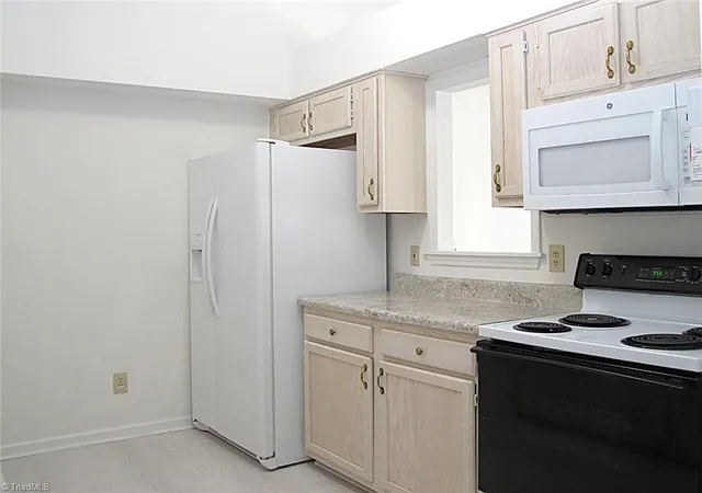 Photo 4 of Single family home for sale at 7129 W Friendly Ave #G, Greensboro, NC 27410 | MLS# 1233676 | Listing updated on 2026-10-28