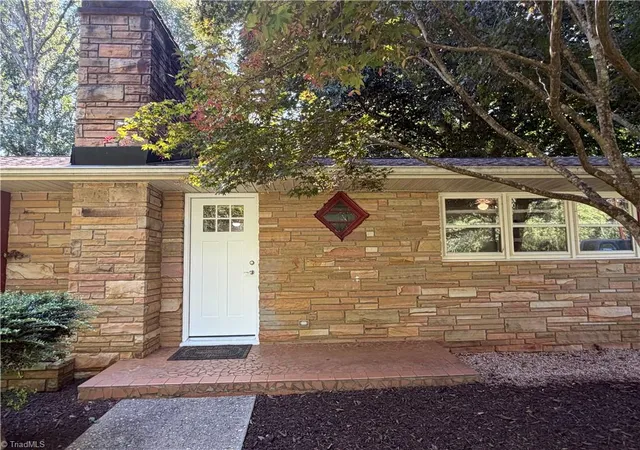 Photo 2 of Single family home for sale at 208 Harris Ave, Elkin, NC 28621 | MLS# 1233961 | Listing updated on 2026-09-02