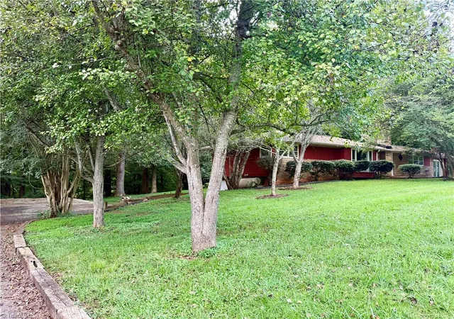 Photo 4 of Single family home for sale at 208 Harris Ave, Elkin, NC 28621 | MLS# 1233961 | Listing updated on 2026-09-02