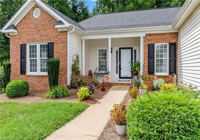 Photo 2 of Sale Pending at 174 Stadium Oaks Dr, Clemmons, NC 27012 | MLS# 1228663 | Listing updated on 2026-09-04